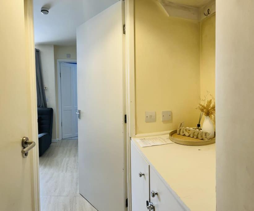 Gem - Close To Beach, Centre, Station Apartment *